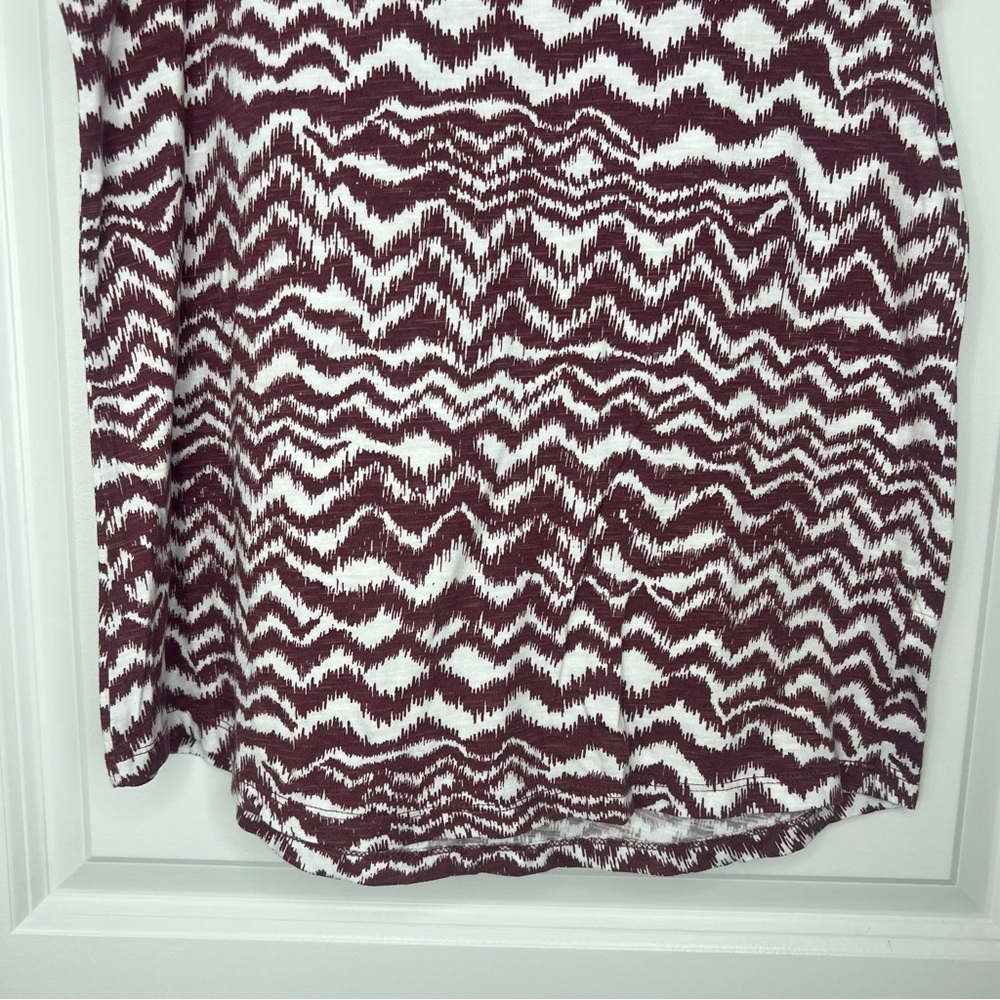 Maurices Women's Zigzag Patterned Top - Maroon and White / Size Medium - Picture 3 of 9